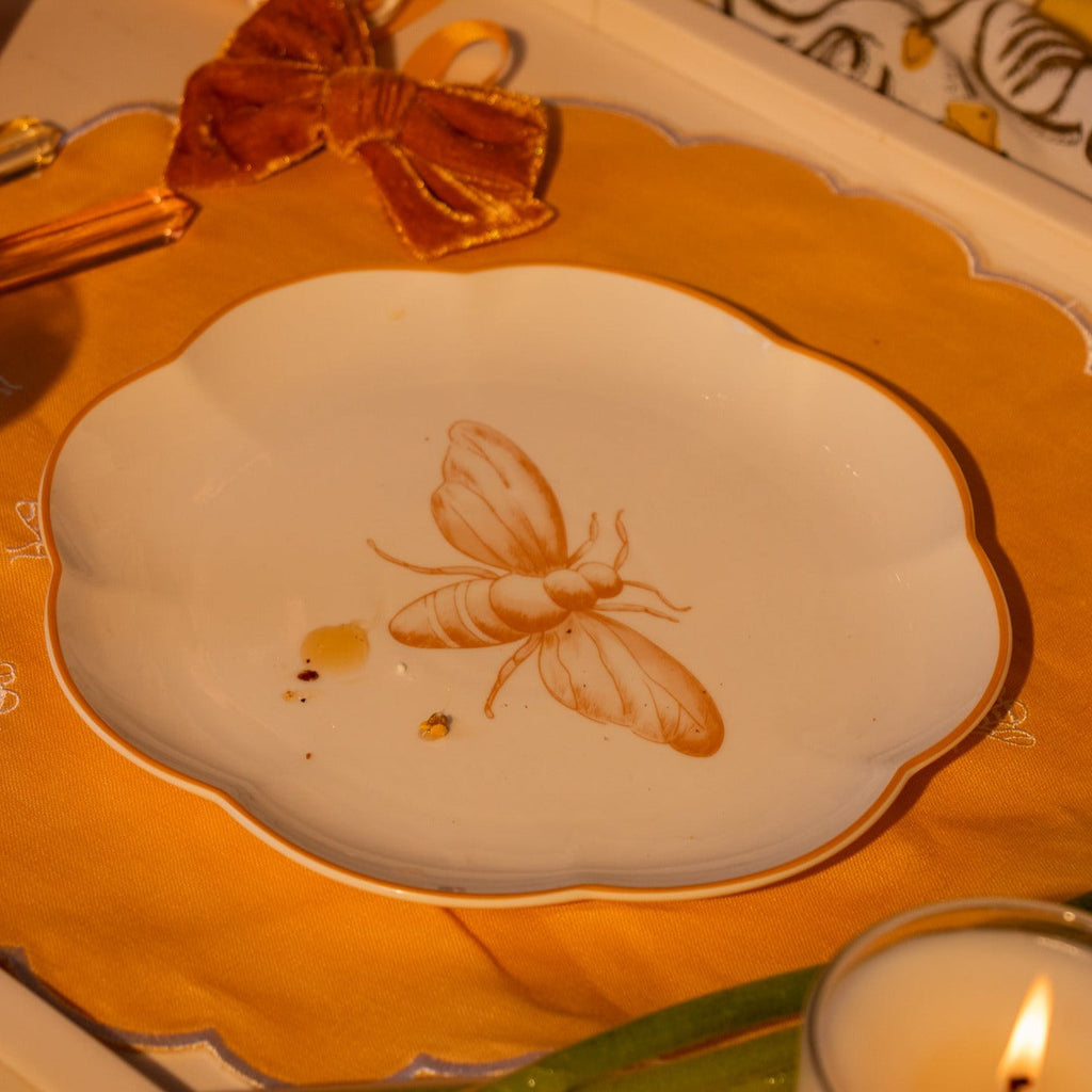 Bumble Homecoming Scalloped Ceramic Starter Plates – Set of 4 (+1 Bonus Plate)