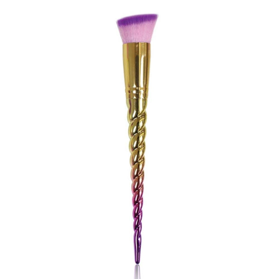 Nascita Elly Angled Kabuki Foundation Brush for Seamless Blending